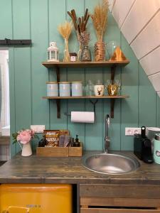 Треугольный стильный дом рядом с сыроварней - 99