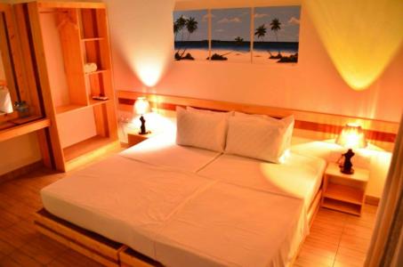 Crystal Dhiffushi - 12