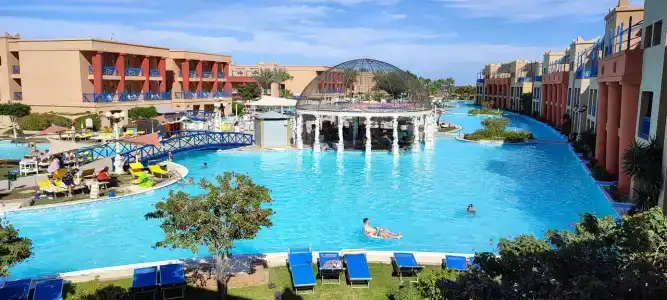 Titanic Palace - Families and Couples only - 85