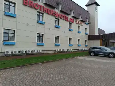 Brothershotel - 2