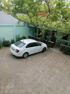 У Карины - 1
