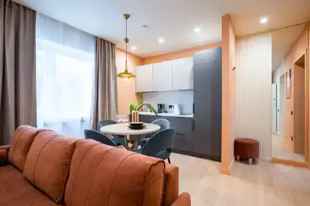 Современная студия Голубая с ванной у озера - 71