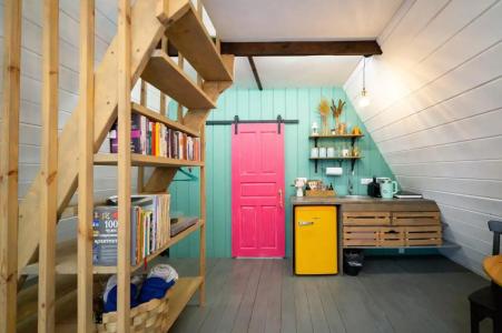 Треугольный стильный дом рядом с сыроварней - 8