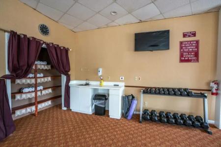 The Admiralty Inn & Suites - 76