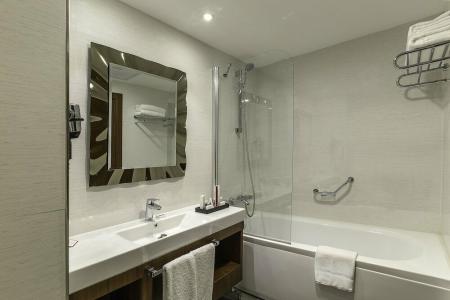 Ramada & Suites by Wyndham İstanbul Ataköy - 50