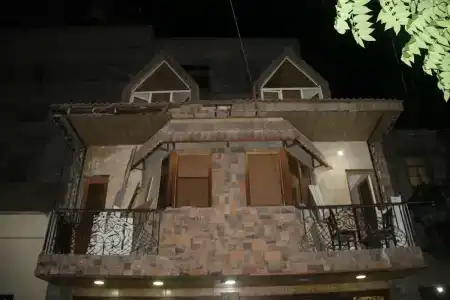 Crystal Villa Hostel - 1