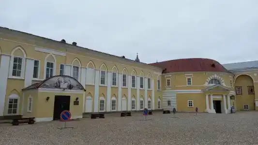 Монастырская гостиница - 32