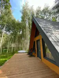 Треугольный домик в лесу с горячей купелью - 8