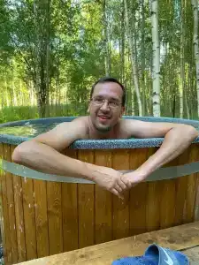Треугольный домик в лесу с горячей купелью - 36