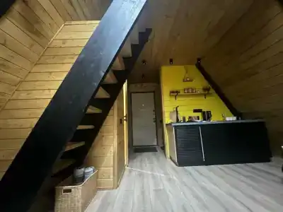 Треугольный домик в лесу с горячей купелью - 33