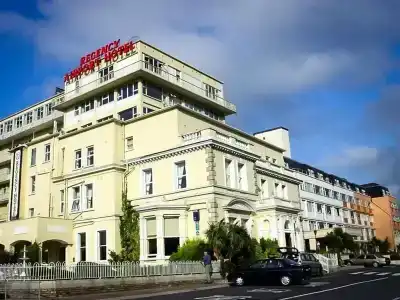 Bonnington & Leisure Centre - 4