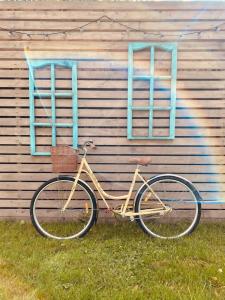 Треугольный стильный дом рядом с сыроварней - 44