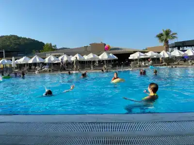 Sailor's Beach Club - 5