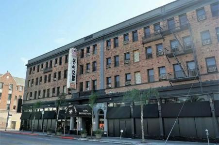 H by H Hospitality - 31