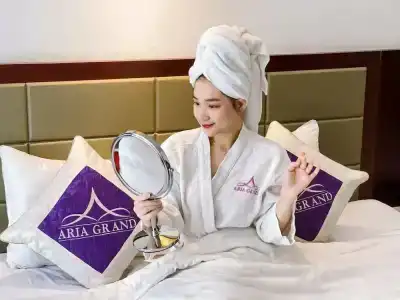 Aria Grand & - 37