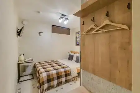 Замок на Никольской - 19