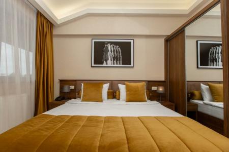 Seventeen Rooms - 105