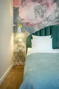 Mama Leone - 50