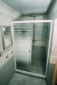 Бревенчатый дом в лесу - 90
