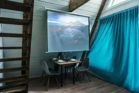 Треугольный домик в лесу с горячей купелью - 68
