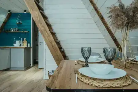 Треугольный домик в лесу с горячей купелью - 64