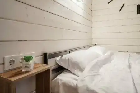 Треугольный домик в лесу с горячей купелью - 80