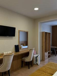 Петровский - 84