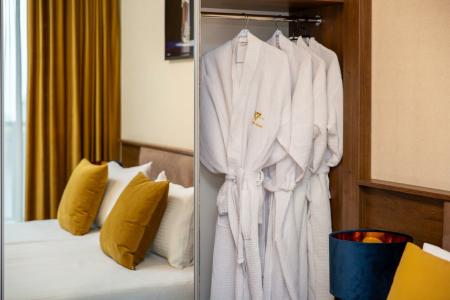 Seventeen Rooms - 63