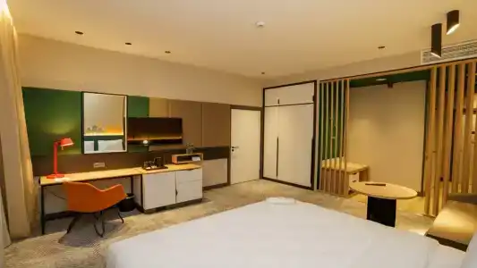 Holiday Inn City - 128