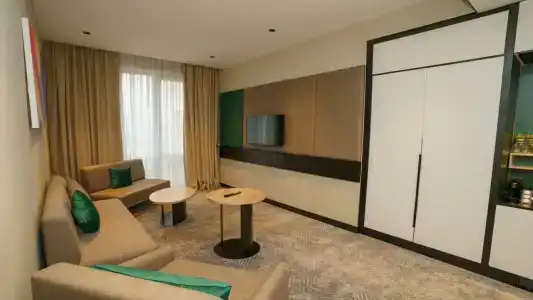 Holiday Inn City - 69
