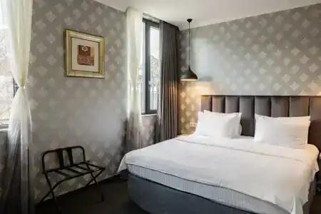 Day Inn - 100