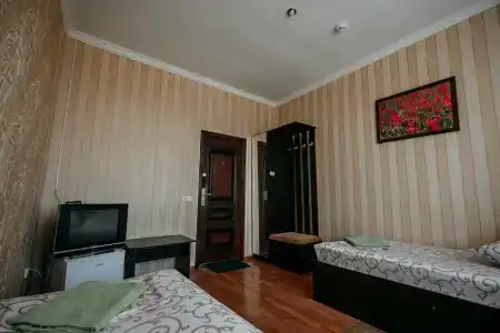 Гостинный Двор - 100
