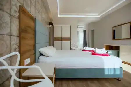 RedHouse - 115