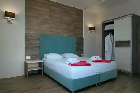 RedHouse - 105