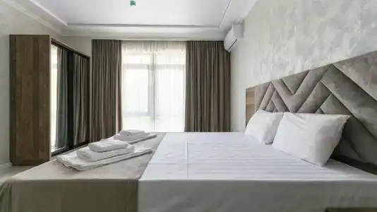 Grand Paradise - 100