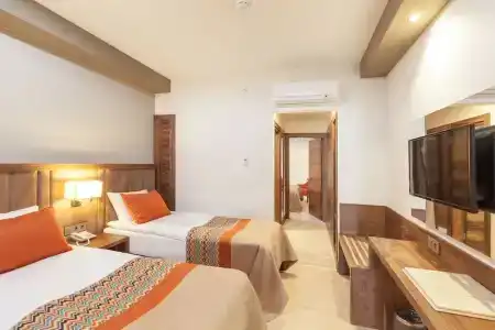 Side Royal Palace - 91