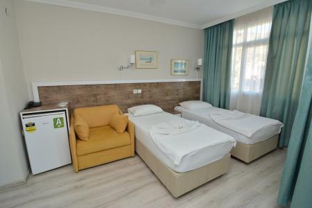 Cleopatra King Apart - 86