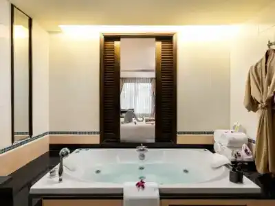Patong Paragon Resort & Spa Sha Extra Plus - 167