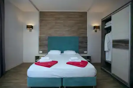 RedHouse - 103