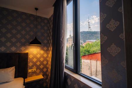 Day Inn - 103