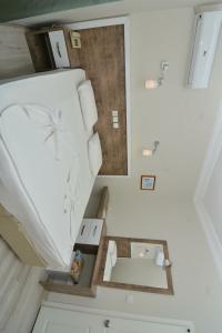 Cleopatra King Apart - 64