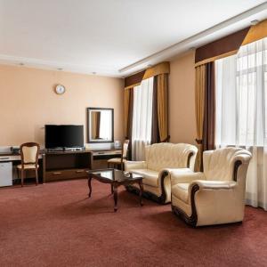 Губернский - 102