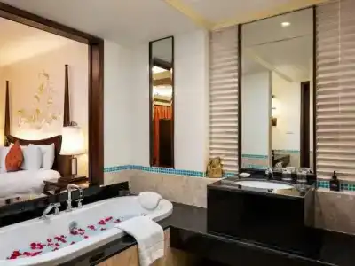 Patong Paragon Resort & Spa Sha Extra Plus - 168