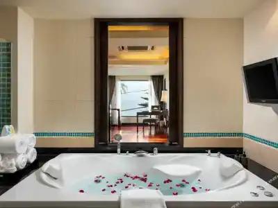 Patong Paragon Resort & Spa Sha Extra Plus - 220