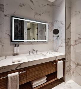 Crowne Plaza, An Ihg Hotel - 119