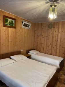 У Роберта - 60