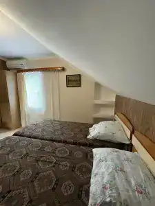 у Виктора - 24