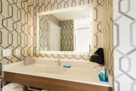 Holiday Inn Express Hollywood Walk Of Fame, An Ihg - 306