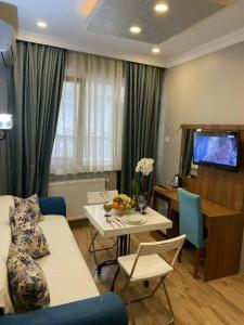 Riverland Suites - 290