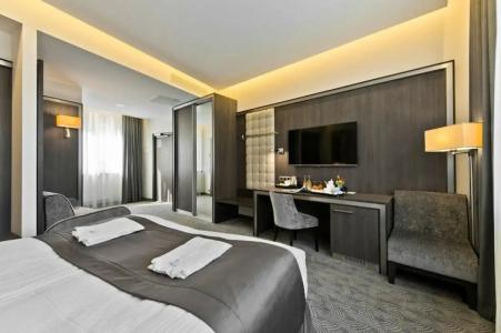 Congress Avenue - 75